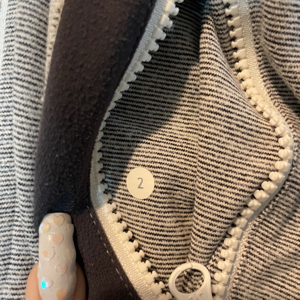 RARE lululemon athletica define jacket heathered Coal wee stripe size 2 - Picture 5 of 5